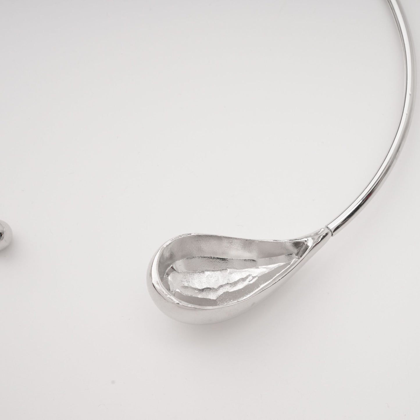 Axelle Waterdrop-Shaped Necklace Avalabel