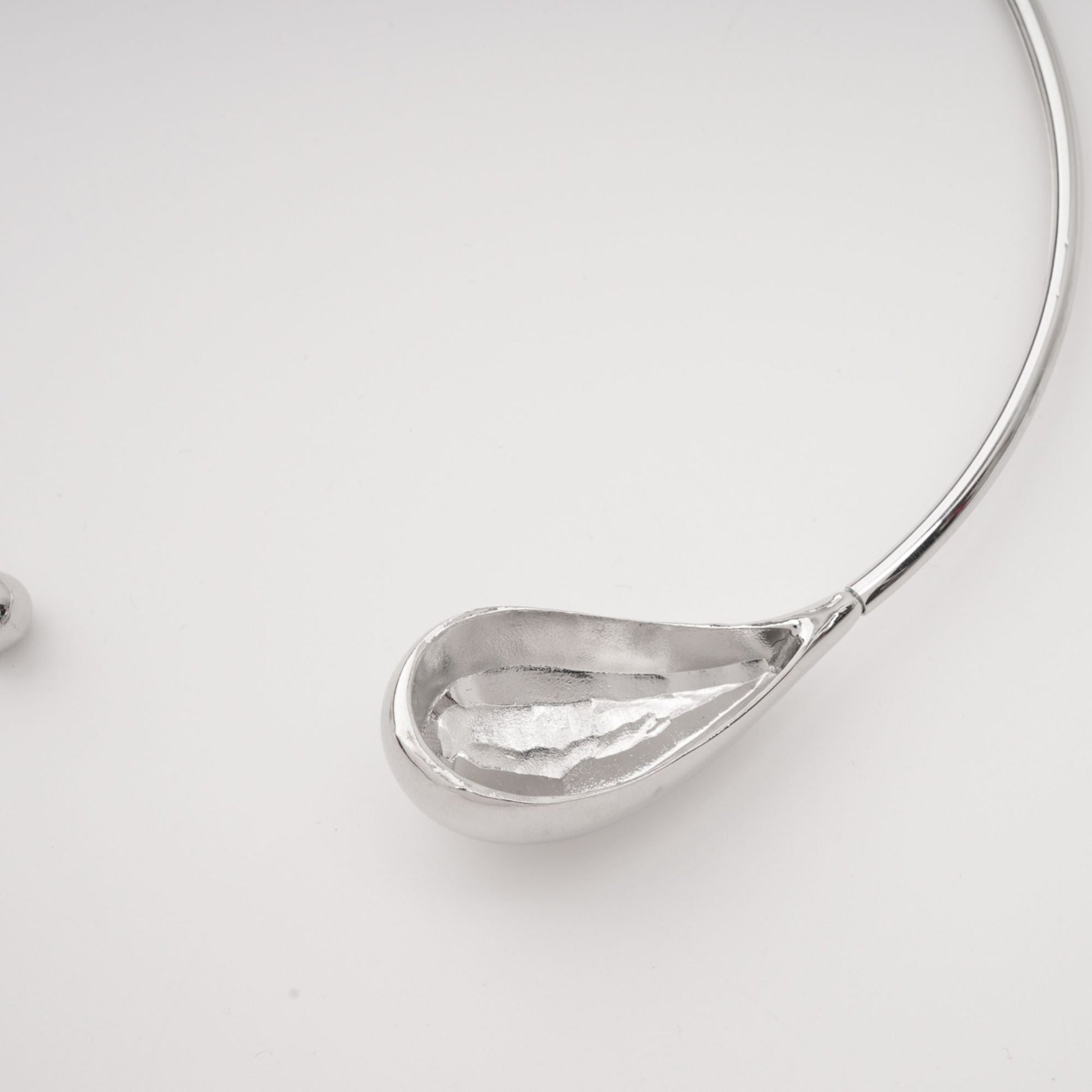 Axelle Waterdrop-Shaped Necklace Avalabel