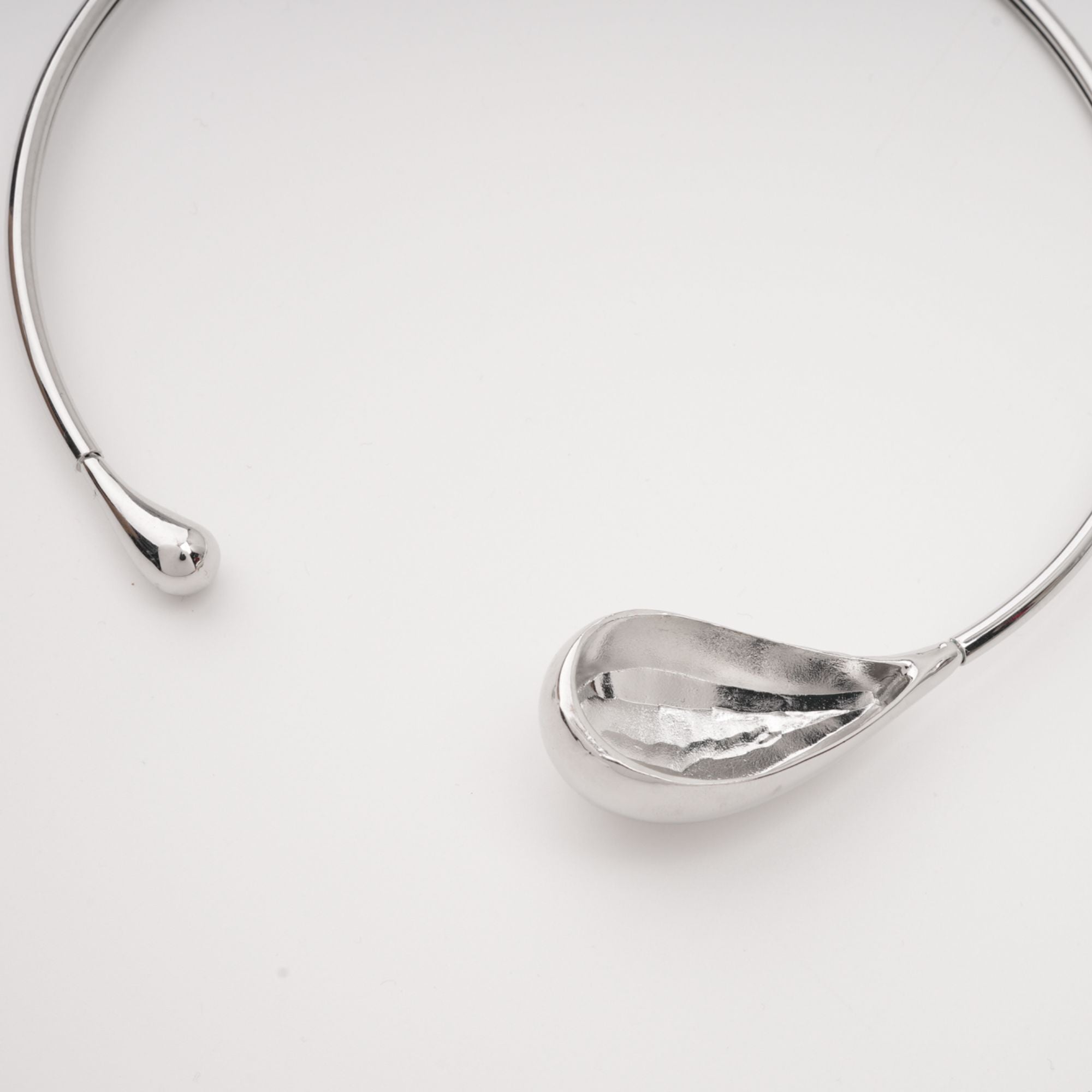 Axelle Waterdrop-Shaped Necklace Avalabel