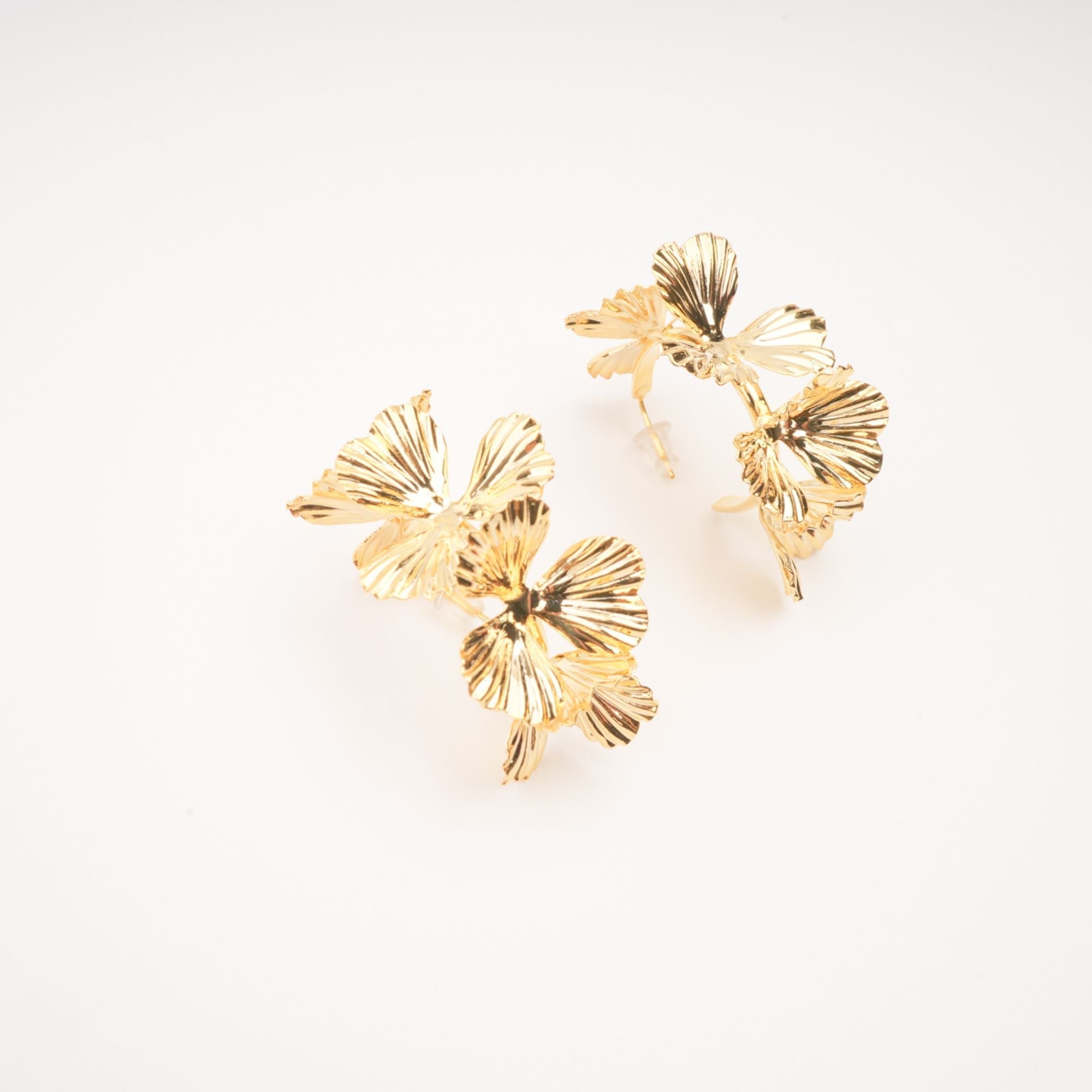 Lola Faux-Flower Gold Earrings Avalabel