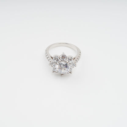 Émilie Sterling Silver Flower Shaped Zircon Gemstone Ring Avalabel