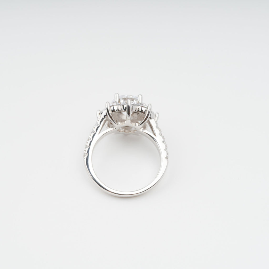 Émilie Sterling Silver Flower Shaped Zircon Gemstone Ring Avalabel