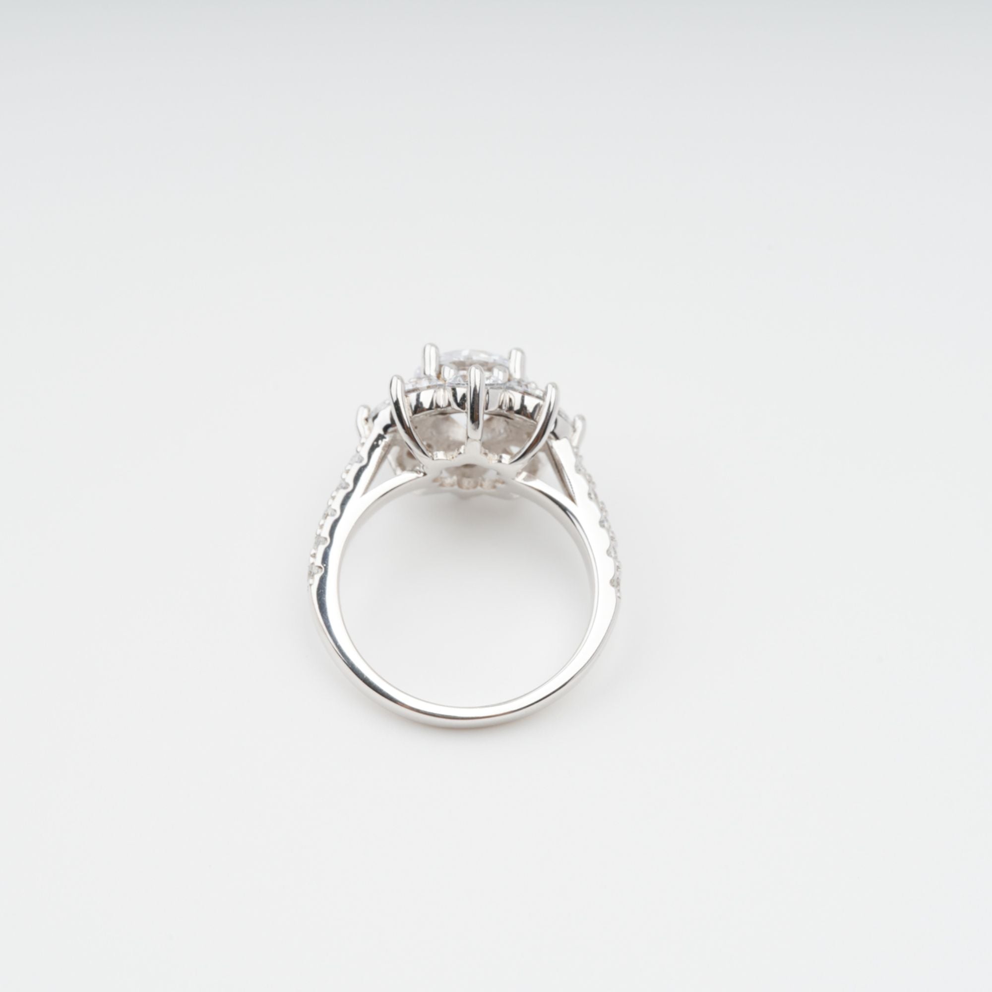 Émilie Sterling Silver Flower Shaped Zircon Gemstone Ring Avalabel