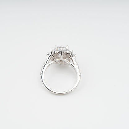 Émilie Sterling Silver Flower Shaped Zircon Gemstone Ring Avalabel