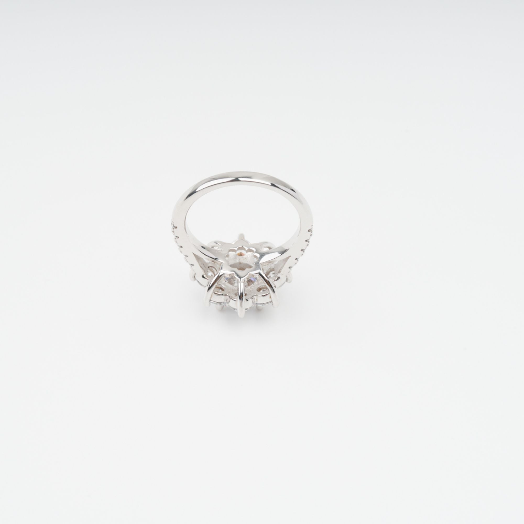 Émilie Sterling Silver Flower Shaped Zircon Gemstone Ring Avalabel