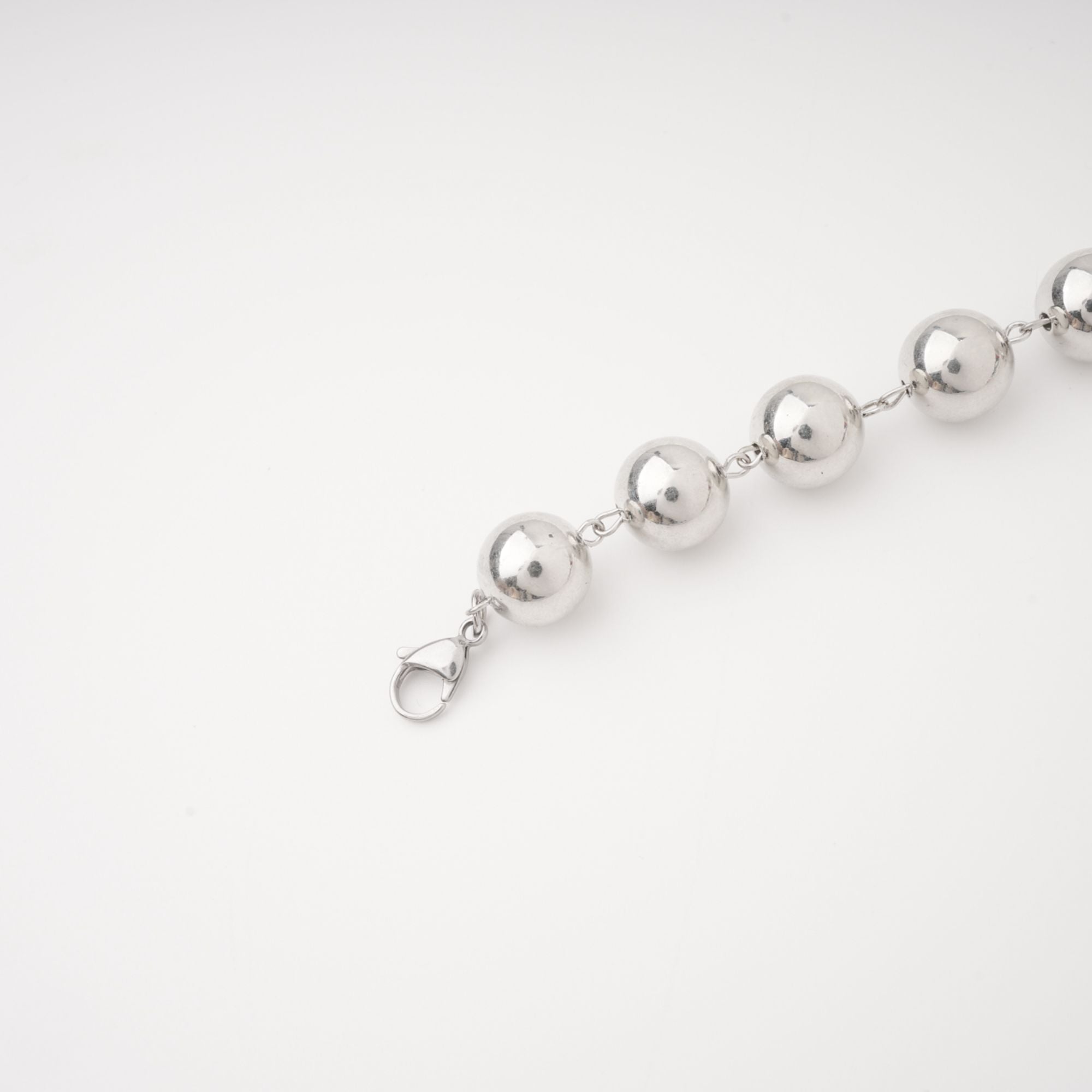 Gisèle Beaded Sphere Necklace Avalabel