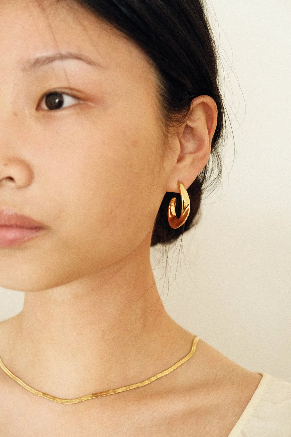 ALBA - GOLD SWIRL HOOP EARRINGS WATERPROOF Avalabel