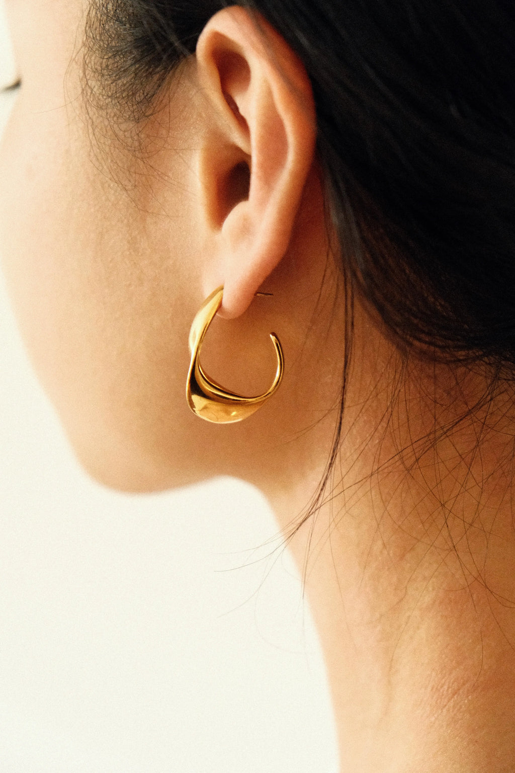 ALBA - GOLD SWIRL HOOP EARRINGS WATERPROOF Avalabel