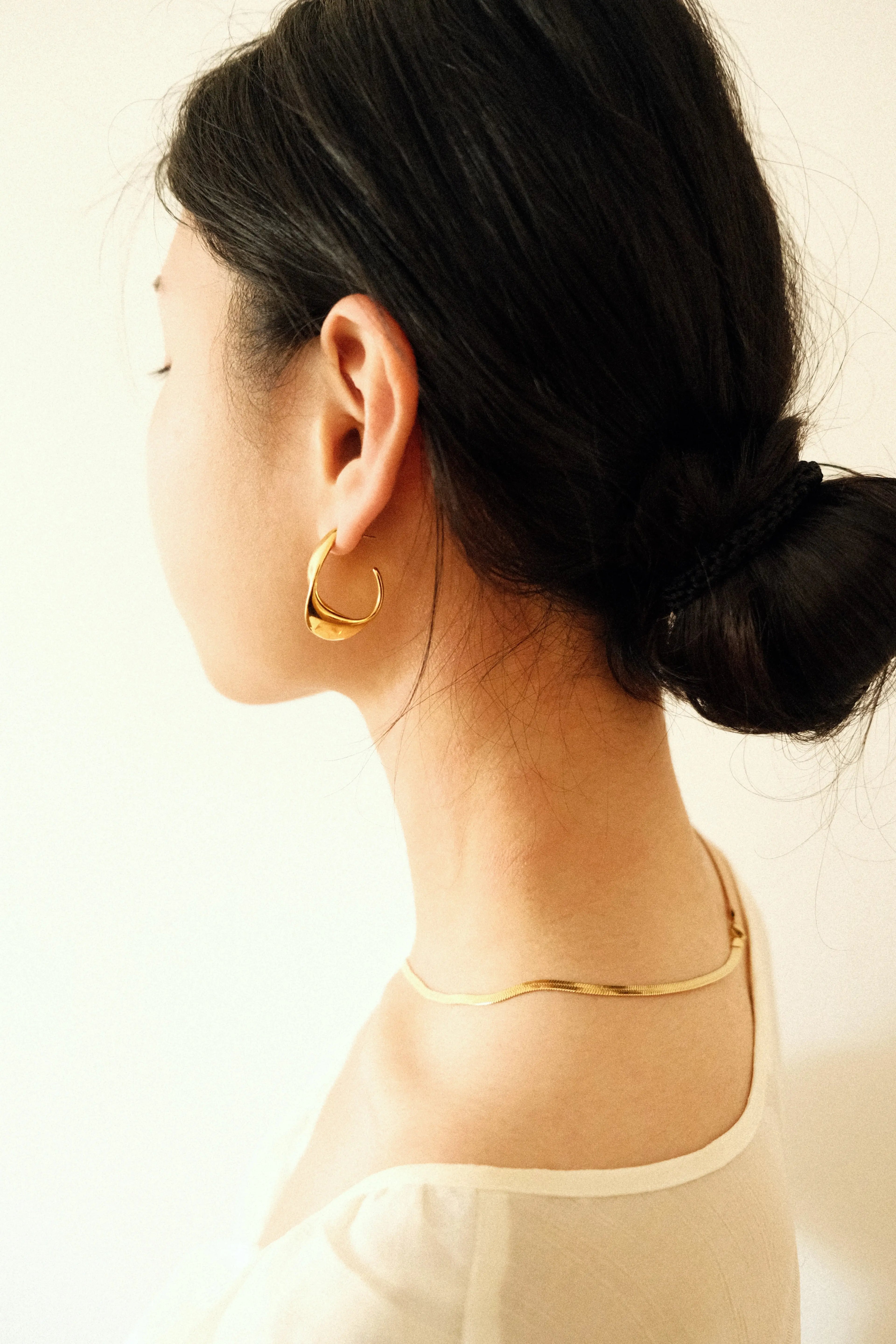 ALBA - GOLD SWIRL HOOP EARRINGS WATERPROOF Avalabel
