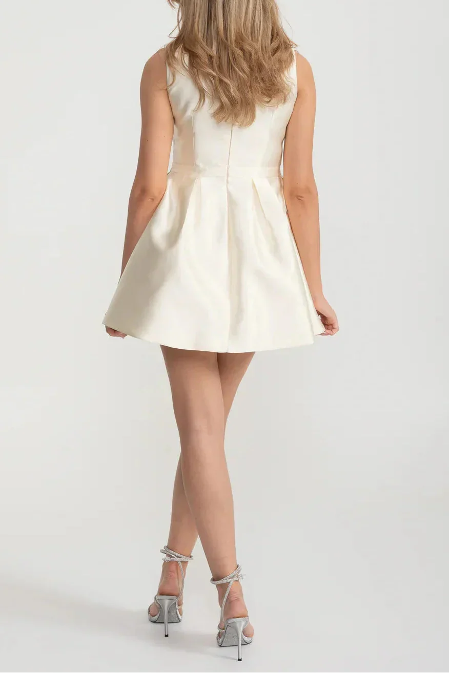 Elegant Fitted Dress With Pearl-Embellished Round Neckline And Bow Waistline Accent - Ivoire Avalabel