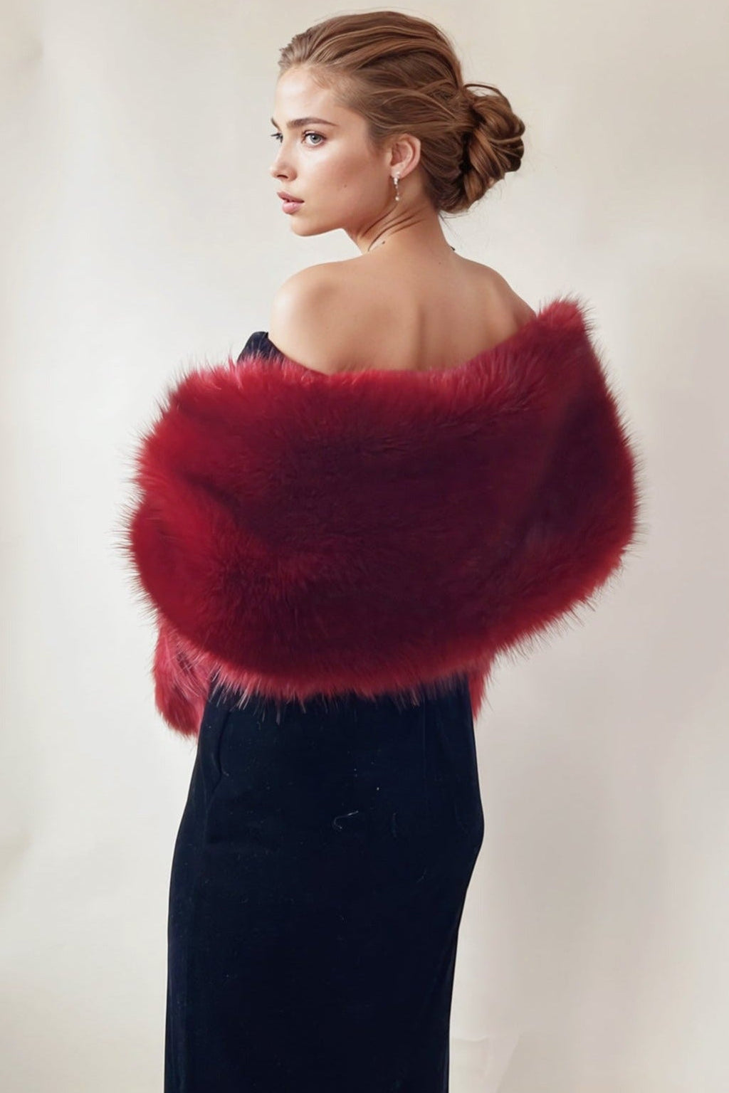 hulda Fur Shawl in wine red Avalabel
