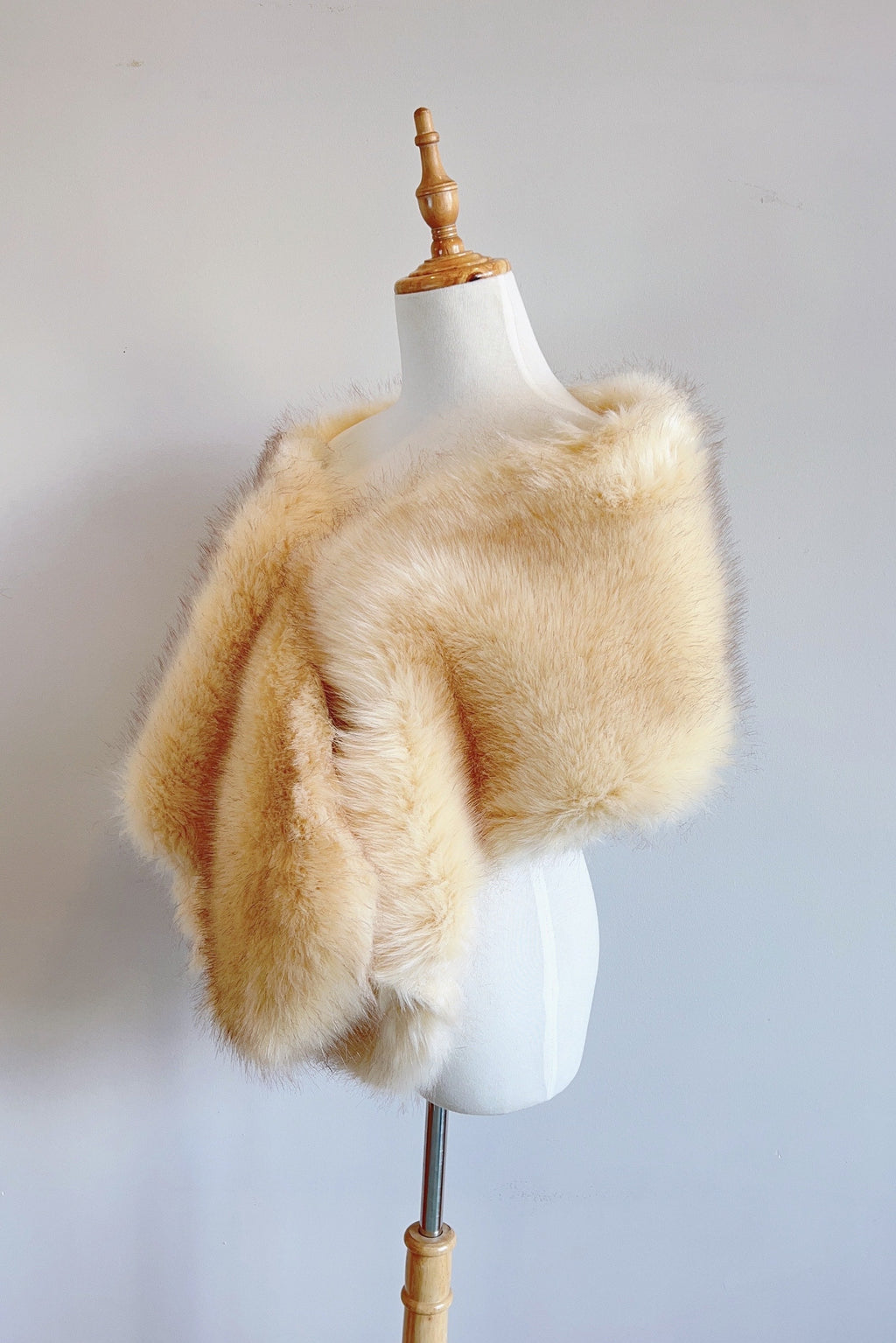isabel Fur Shawl Avalabel