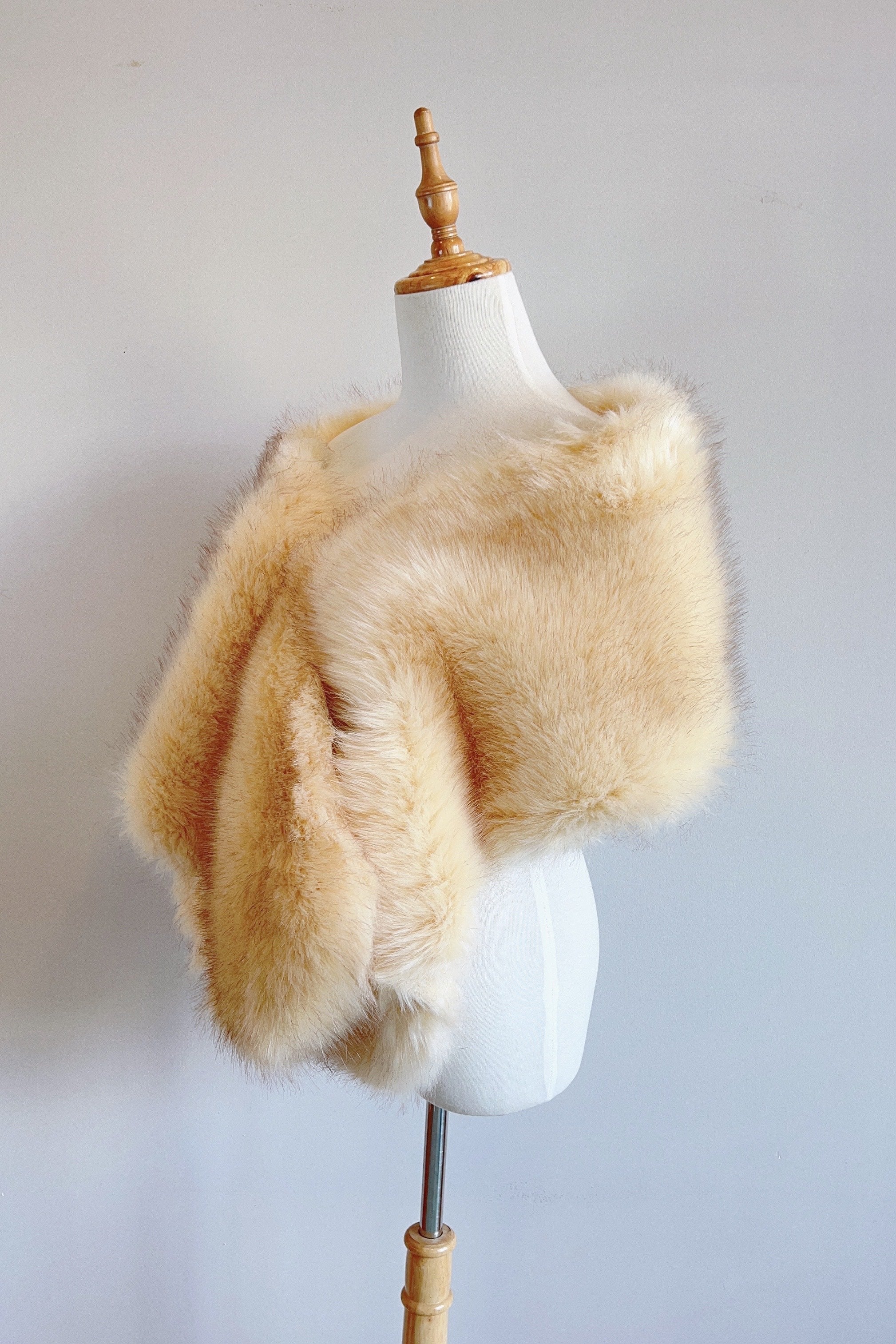 isabel Fur Shawl Avalabel