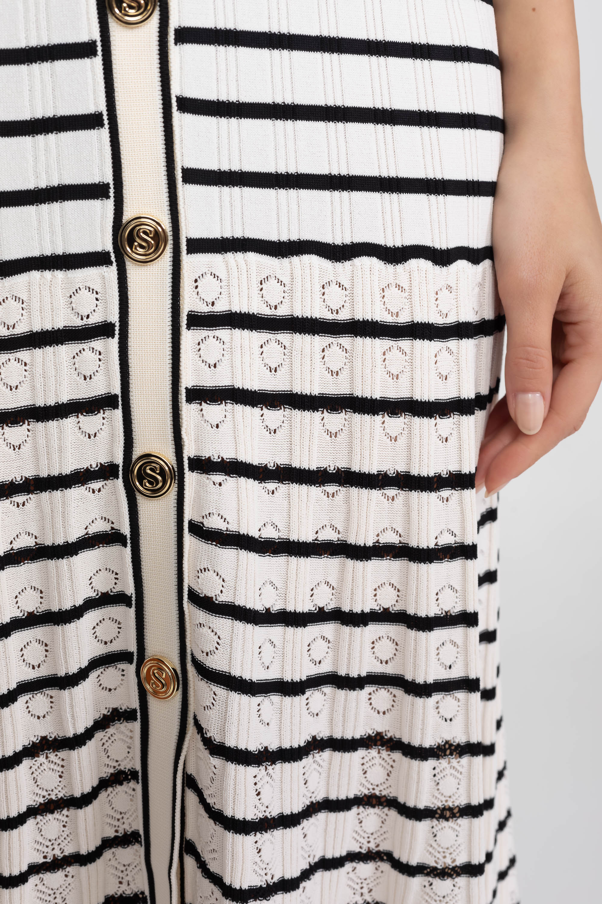 Striped Sleeveless Knit Midi Dress With V-Neck And Gold Buttons - White/Black Avalabel