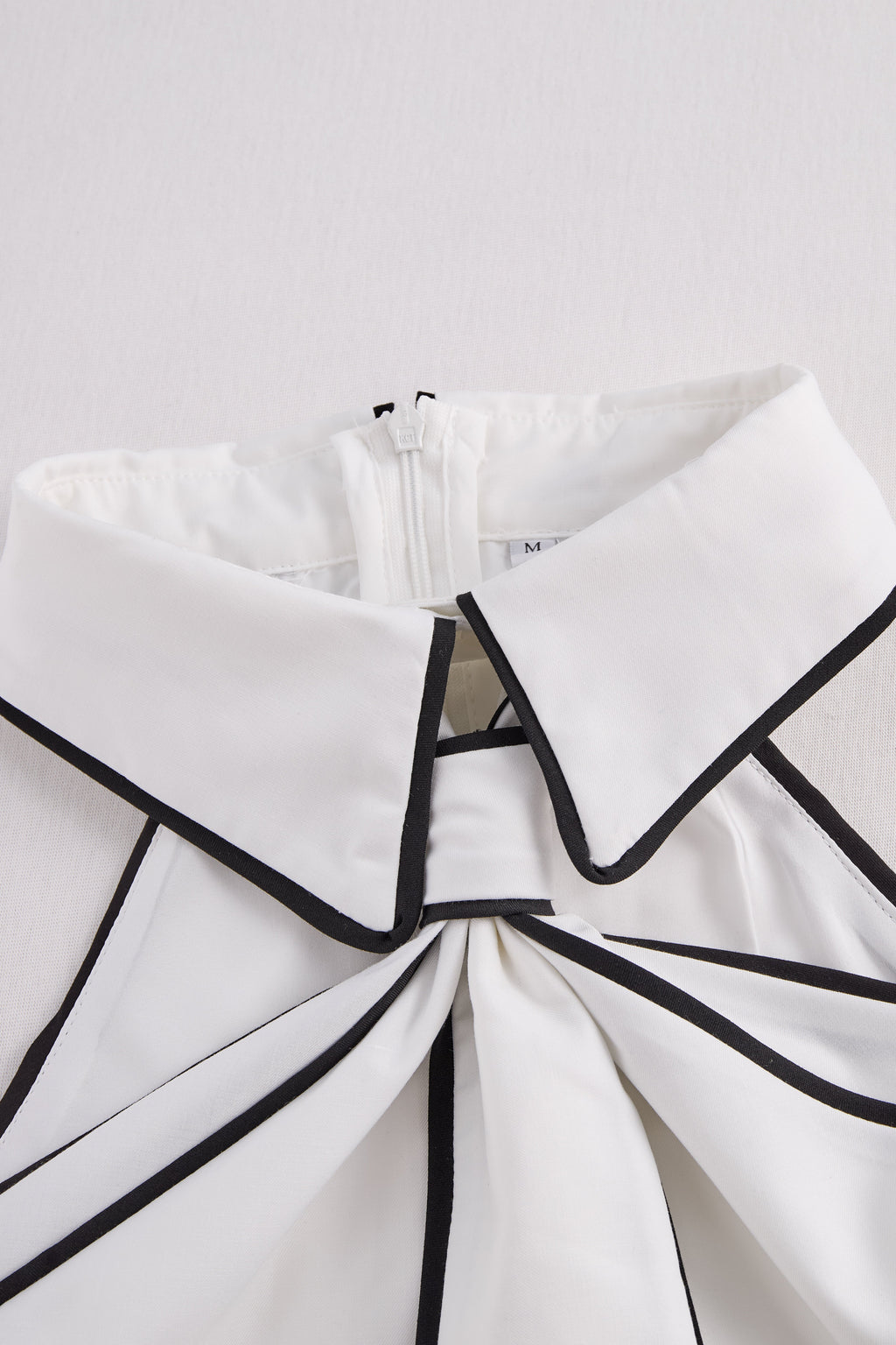 Stylish Sleeveless Halter Neck Blouse With Bold Contrast Trim Avalabel