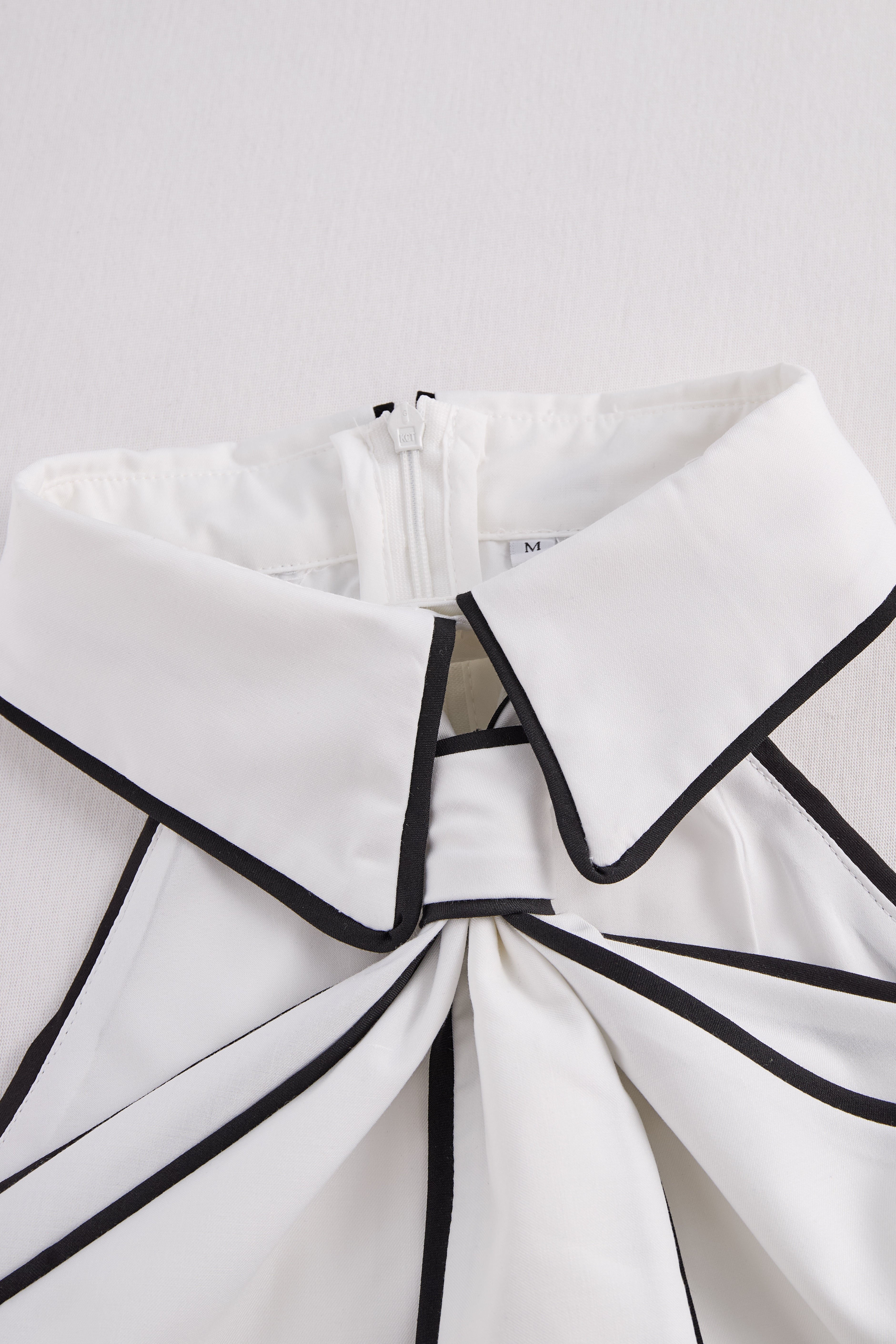Stylish Sleeveless Halter Neck Blouse With Bold Contrast Trim Avalabel