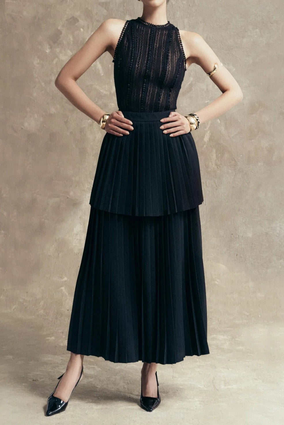 Sleeveless Pleated Layer Skirt Suit in Black Avalabel