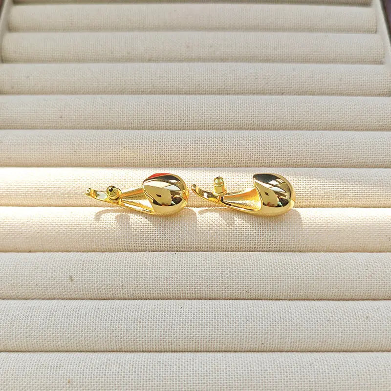retro gold- red earring