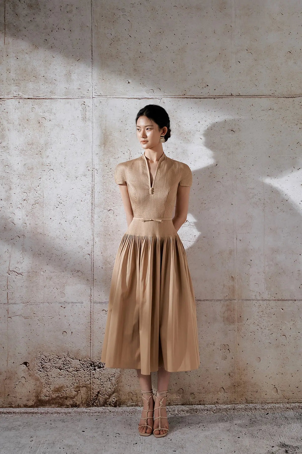 emily v-neck Pleated midi dress in khaki Avalabel