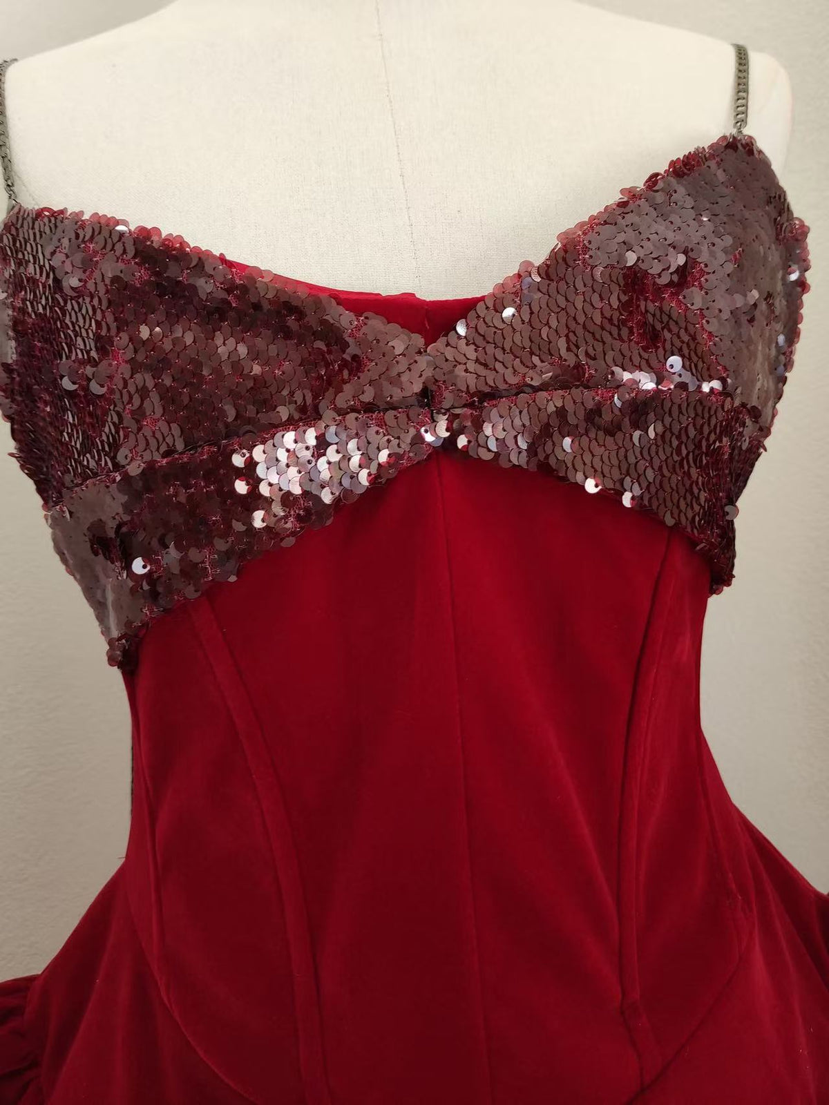 evangeline sequin embellished mini dress in red Avalabel
