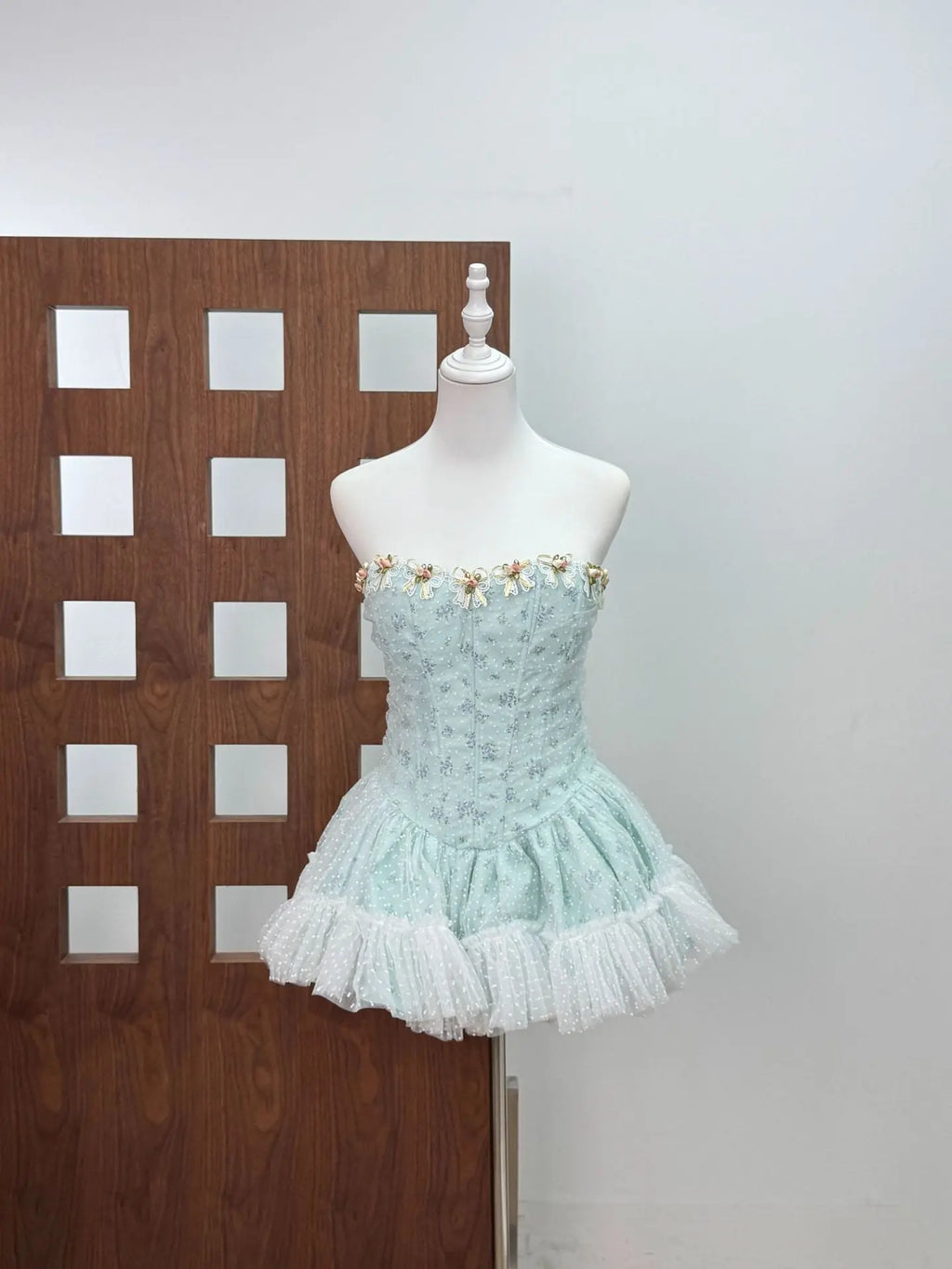 irene floral print strapless tulle mini dress in blue Avalabel