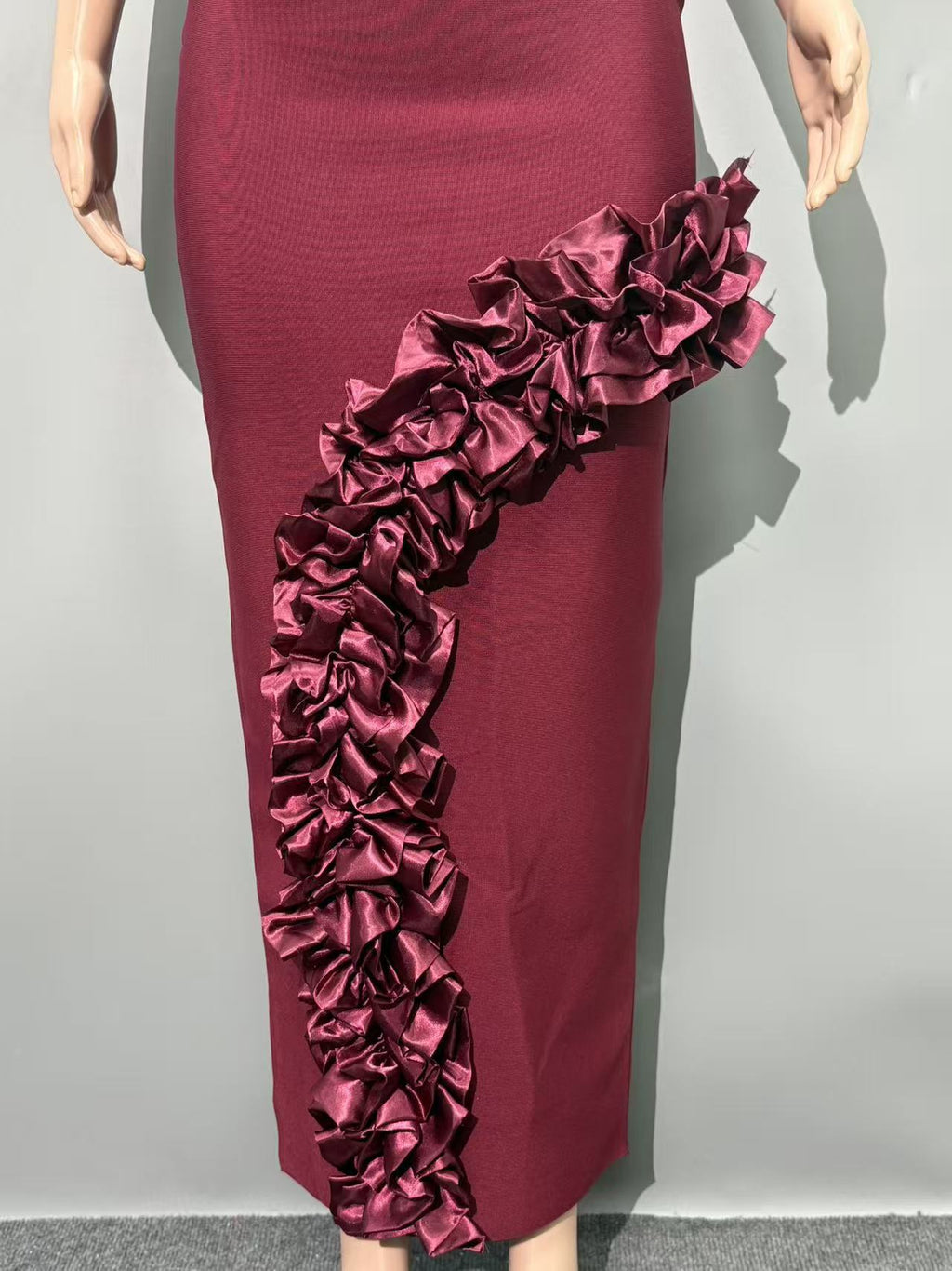 joanna ruffled-appliqué bodycon gown Claret Avalabel