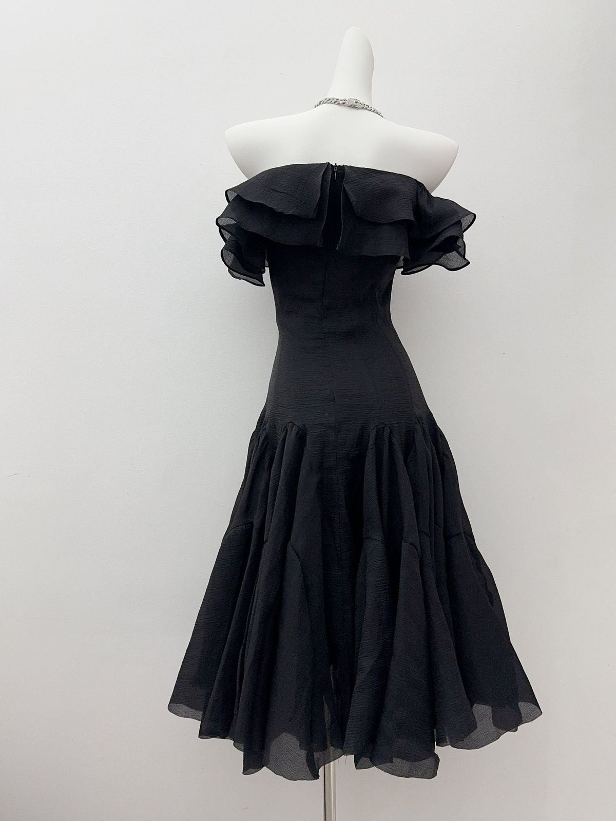 apphia Off Shoulder Ruffle Midi Dress In black Avalabel