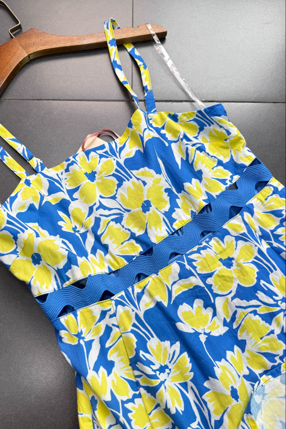 Wallis Floral Print HHollow Midi Dress in Blue