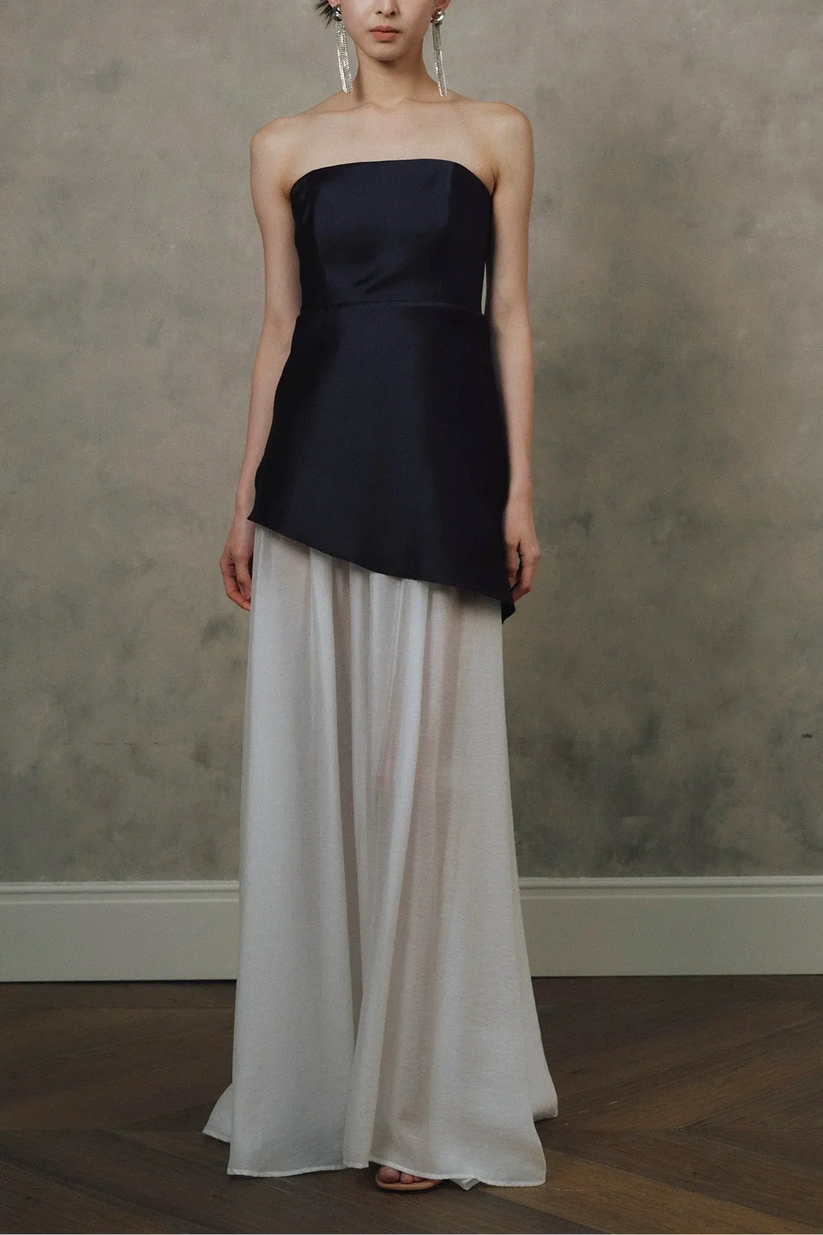Satin Spliced tulle  strapless maxi dress in black and white Avalabel