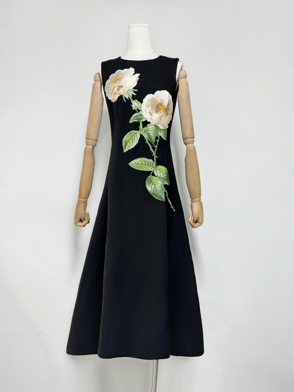 Kate Floral Print Embellished Sleeveless Midi Dress in Black Avalabel