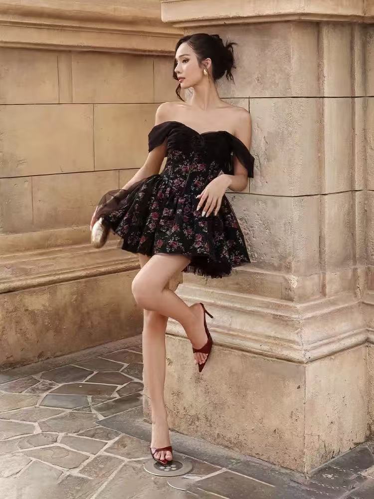 Bonnie Floral Printed Strapless Mini Dress in Black Avalabel