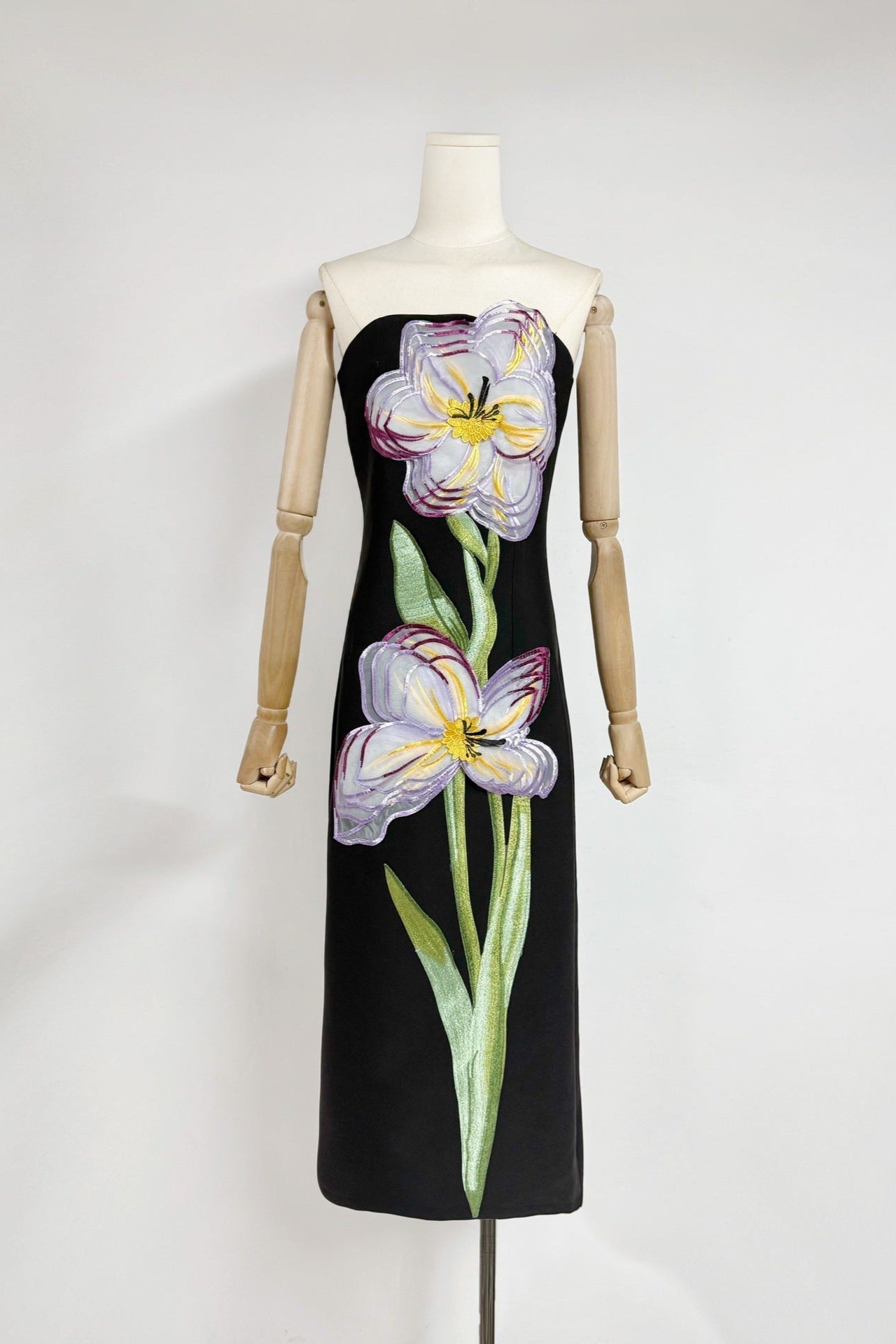 Suzanne Appliqué Floral Bustier Maxi Dress in Black Avalabel