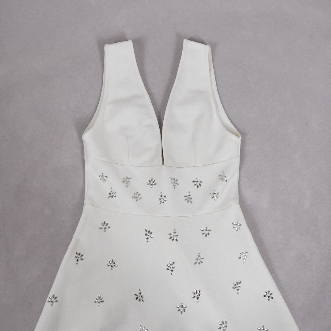 Lily Diamond V-Neck Midi Dress in White Avalabel