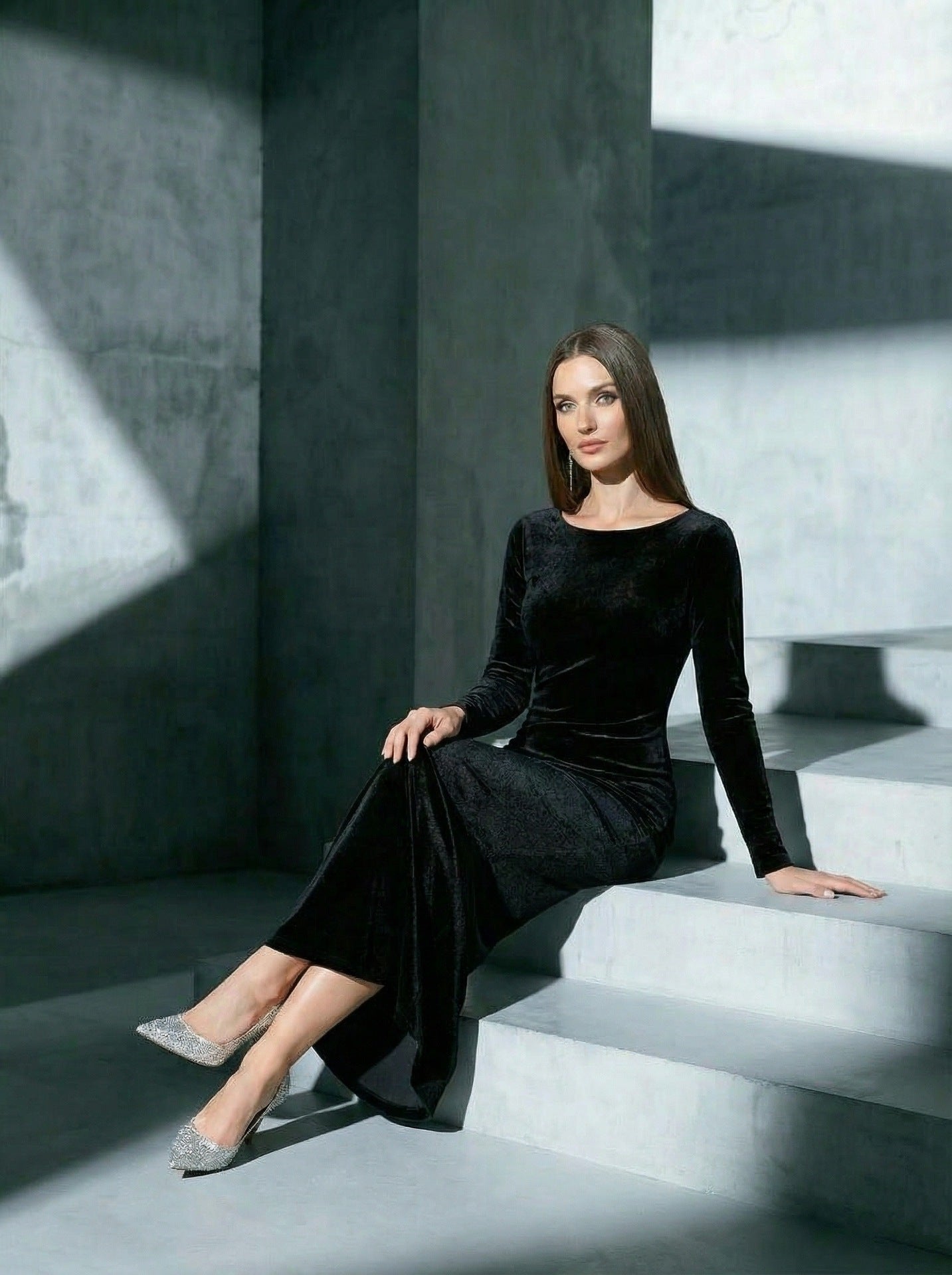 Lee Black long-Sleeve Backless Studded Fishtail Velvet Maxi Dress Avalabel