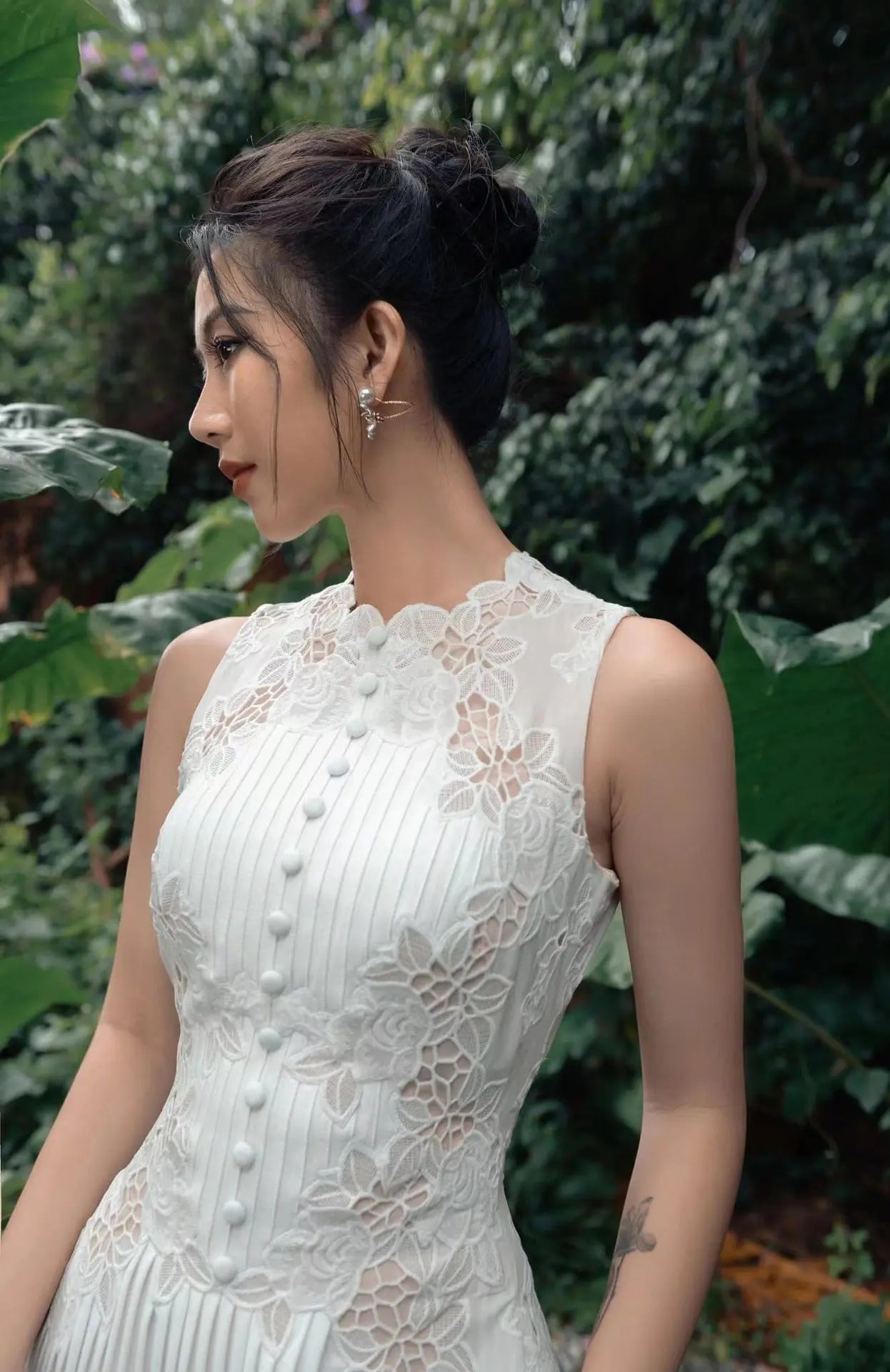 nancy lace embroidery pleated midi dress in white Avalabel