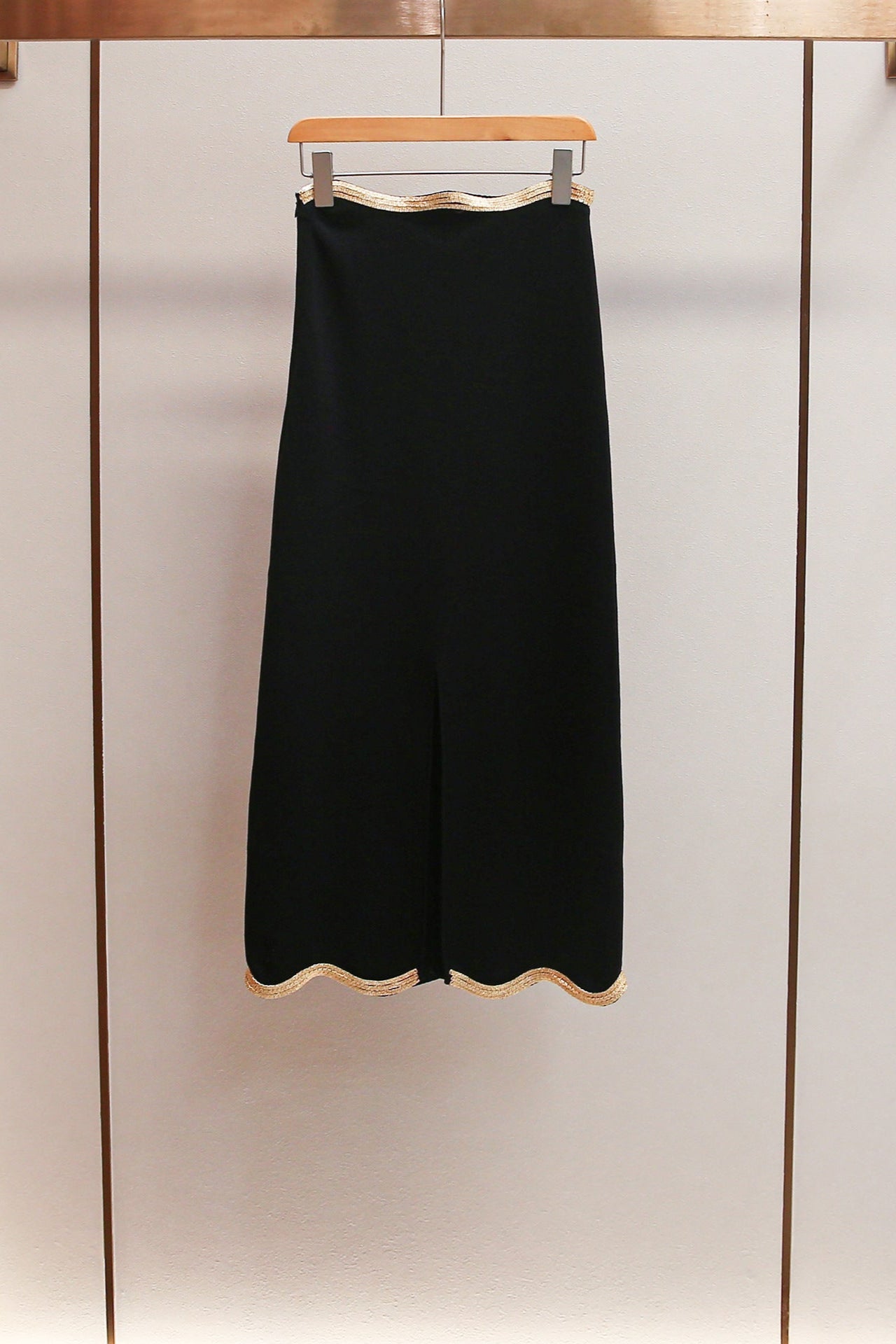 Black Long Knitted Skirt with Chain Detail Avalabel