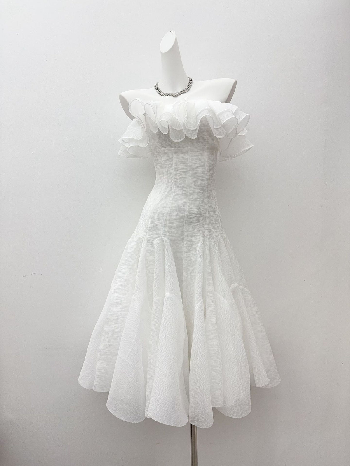 apphia Off Shoulder Ruffle Midi Dress In white Avalabel