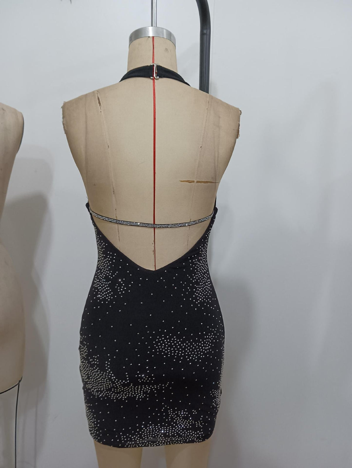 alison halter v-neck sequin bodycon mini dress in black Avalabel
