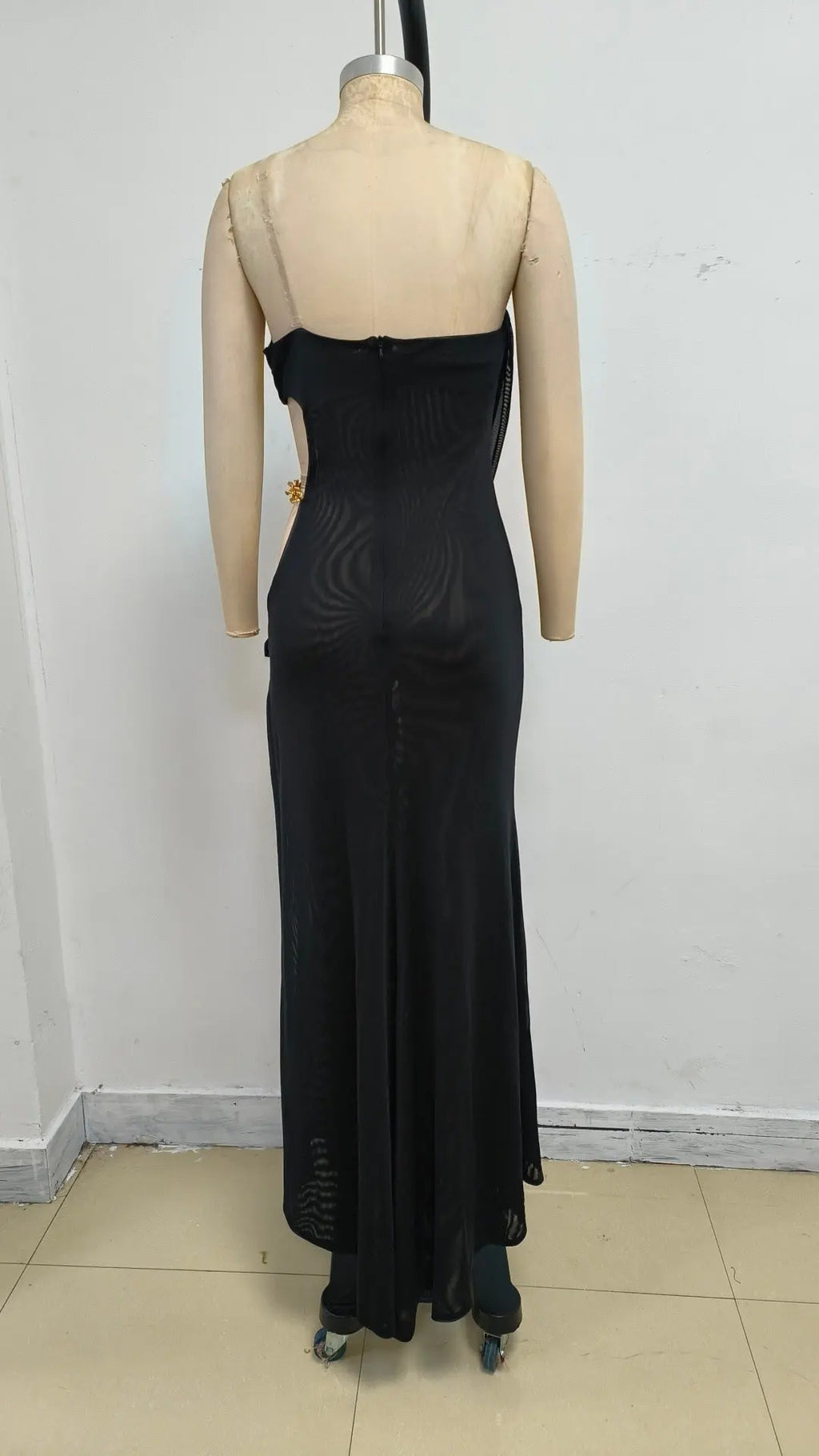 elvira one-shoulder Metal chain decoration maxi dress in black Avalabel