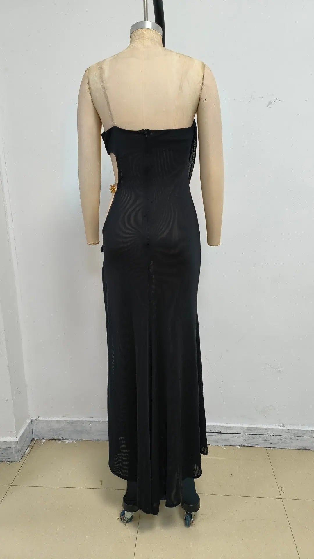 elvira one-shoulder Metal chain decoration maxi dress in black Avalabel