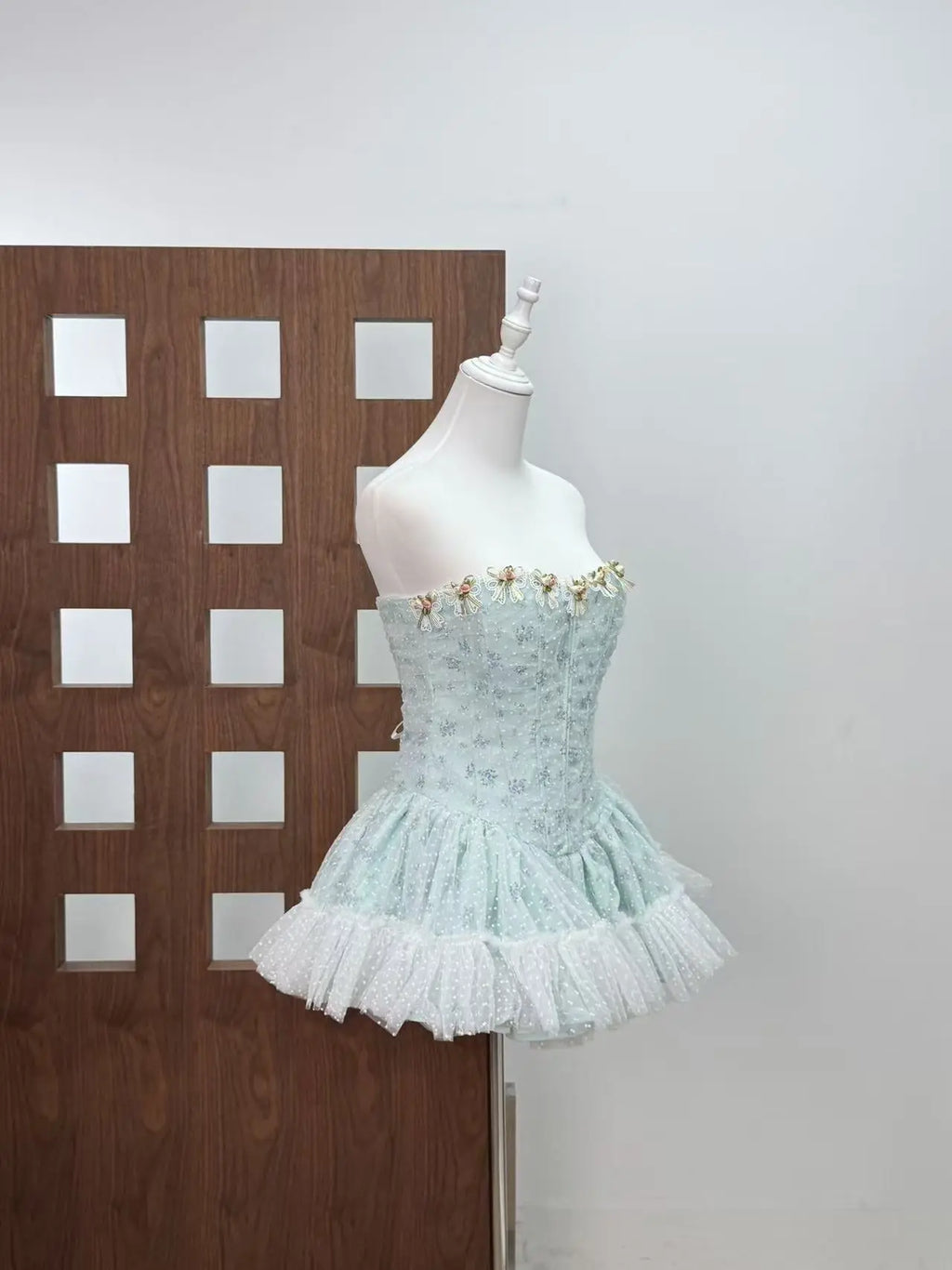 irene floral print strapless tulle mini dress in blue Avalabel
