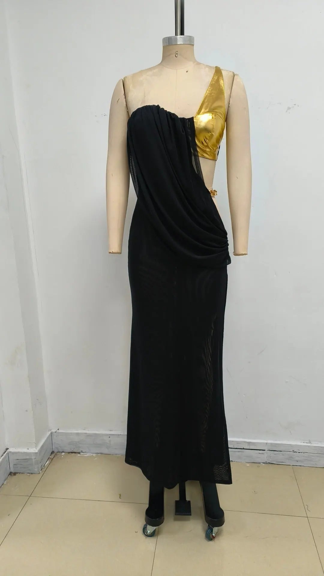 elvira one-shoulder Metal chain decoration maxi dress in black Avalabel