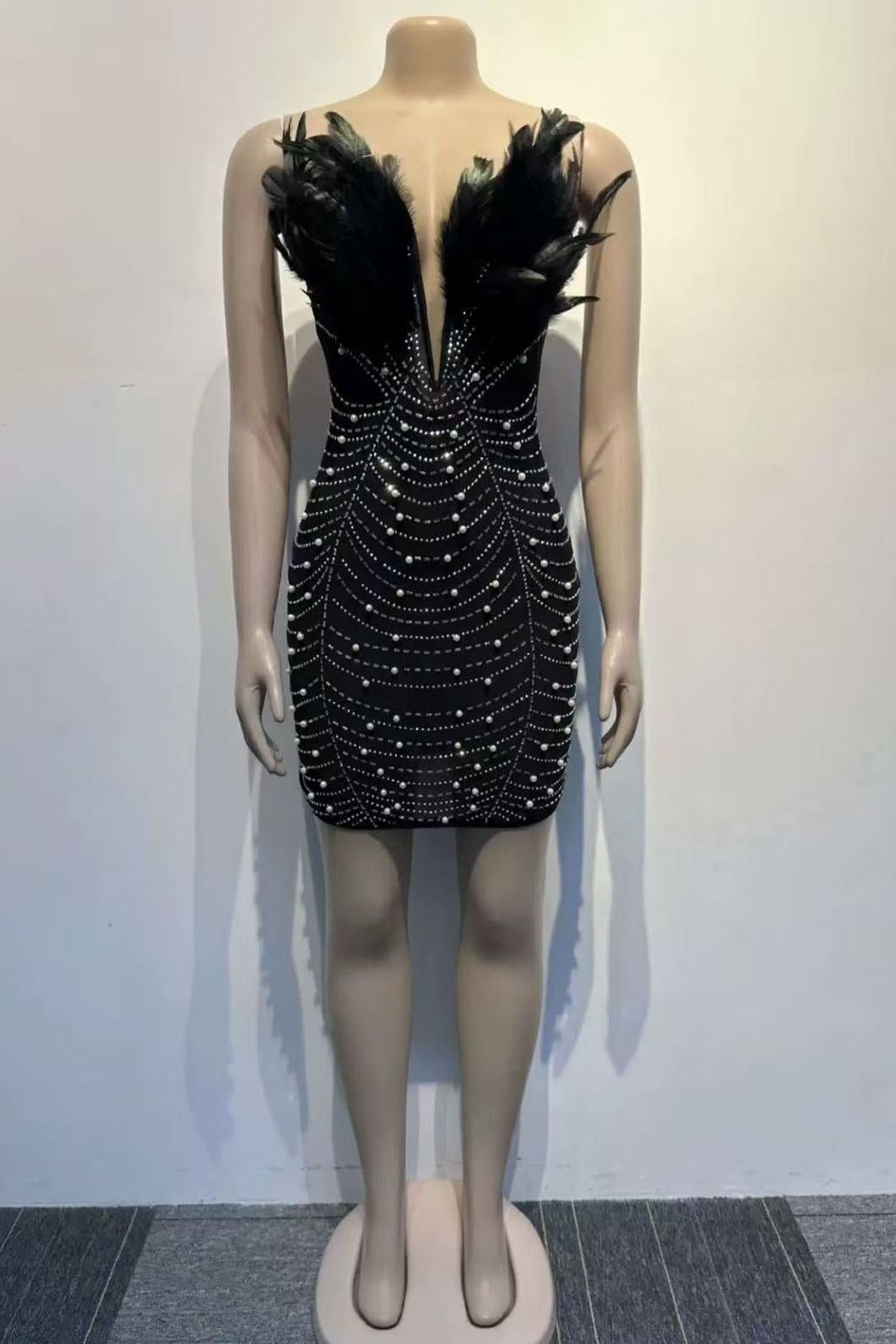 STRAPLESS FEATHER PEARL MINI DRESS IN BLACK Avalabel