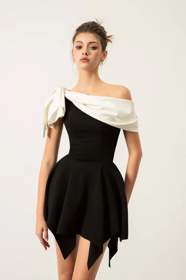 BOW ONE-SHOULDER MINI DRESS IN BLACK Avalabel