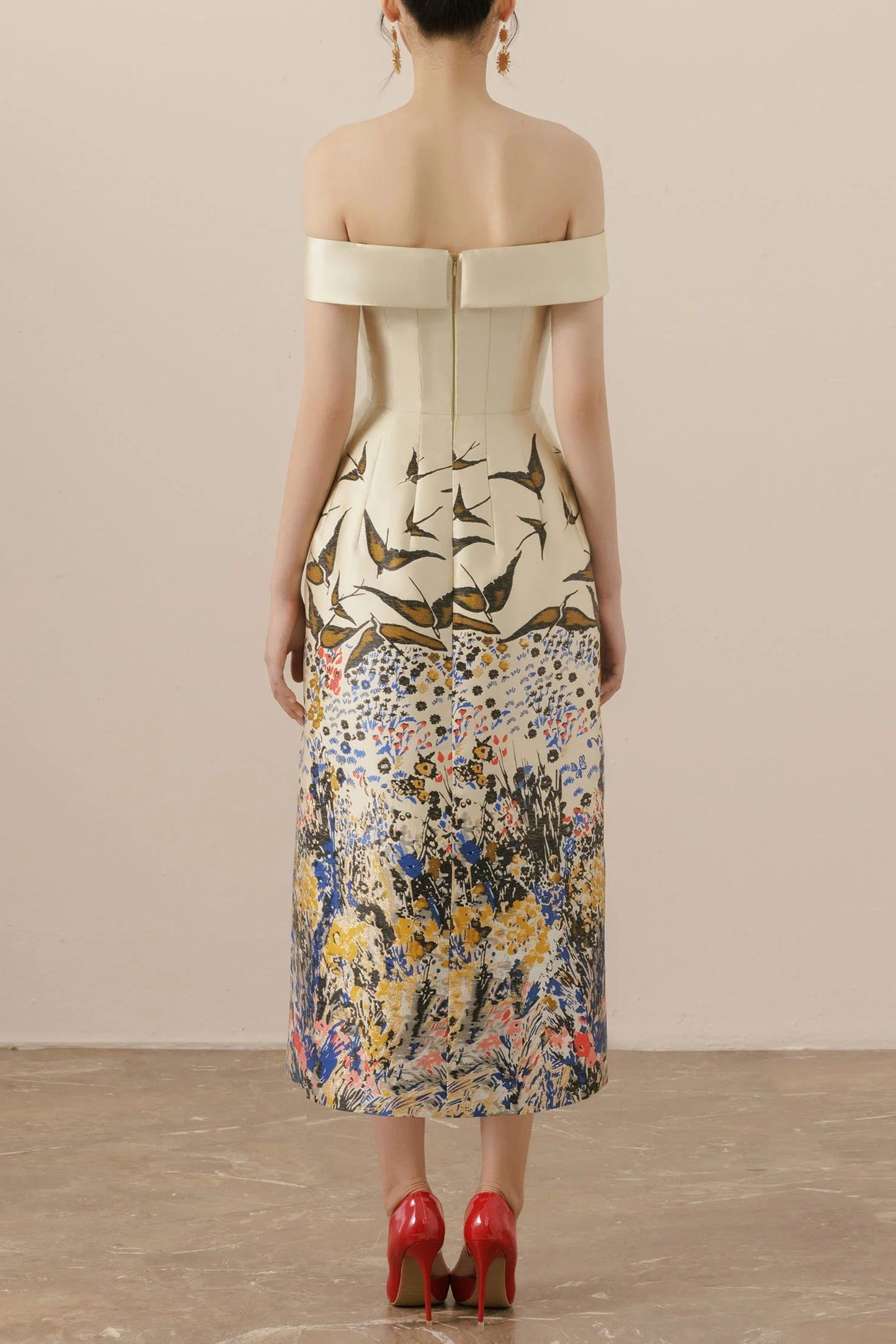 Nina Retro Floral Print Off-Shoulder Idi Dress in Apricot Avalabel
