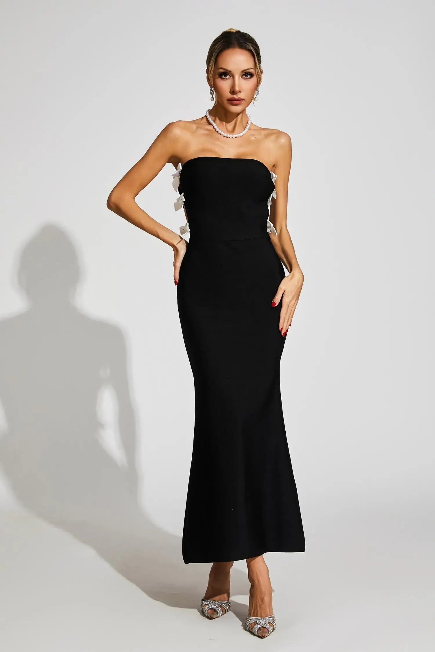 Jocelyn Bowknot-Side Bandage Strapless Maxi Dress in Black Avalabel