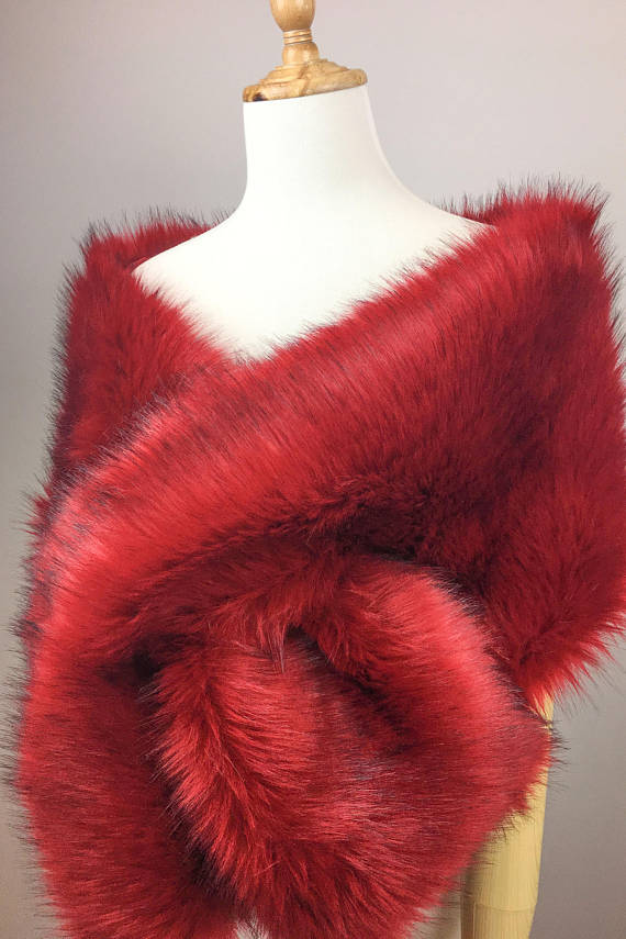 hulda Fur Shawl in wine red Avalabel