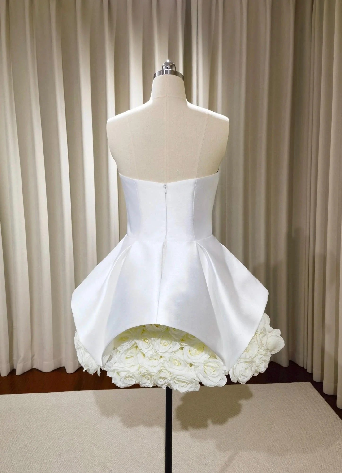 SALLY STRAPLESS FLOWER MINI DRESS IN WHITE Avalabel