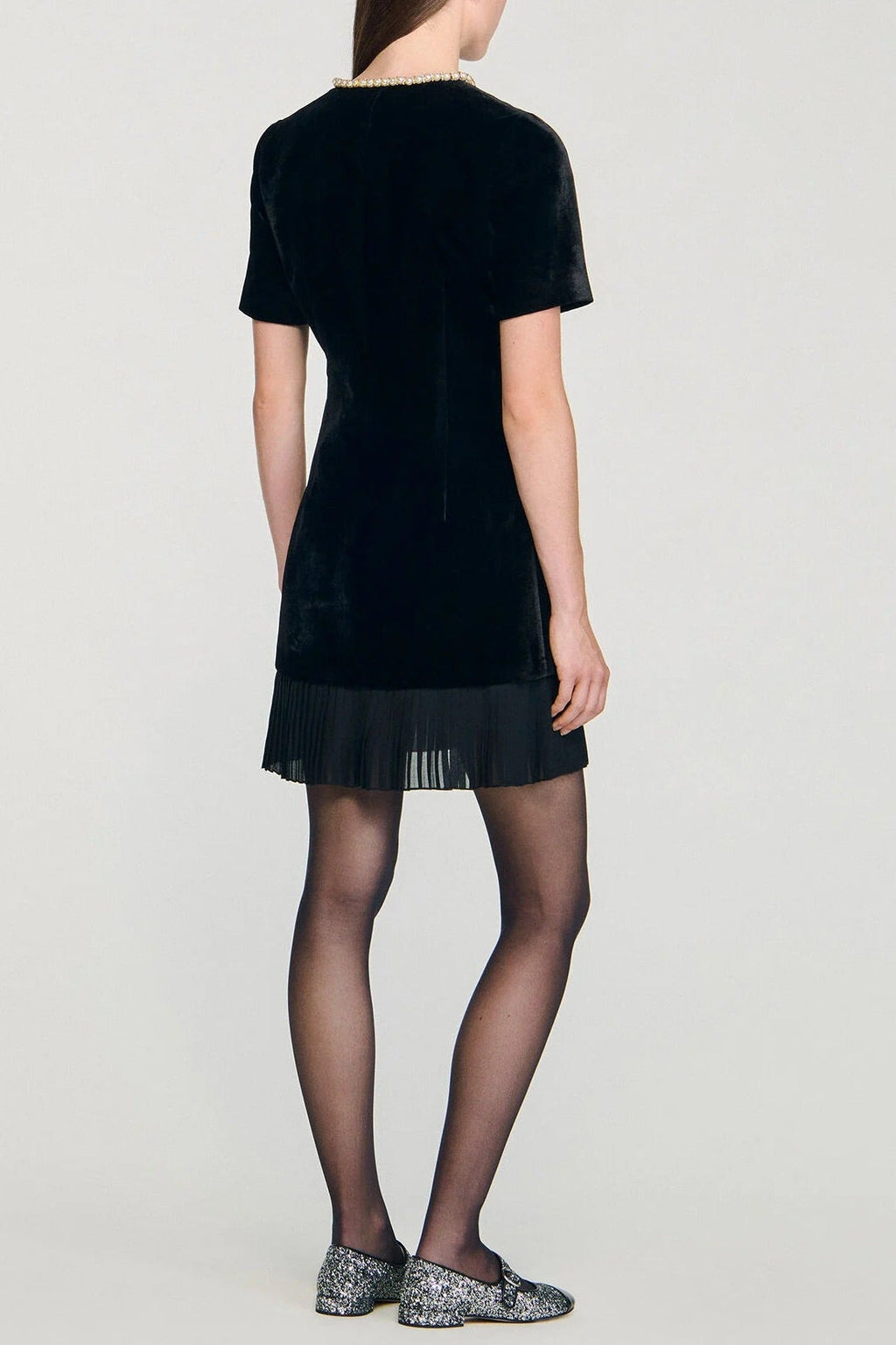 Pearl-trimmed collar zipper velvet pleated dress in black Avalabel