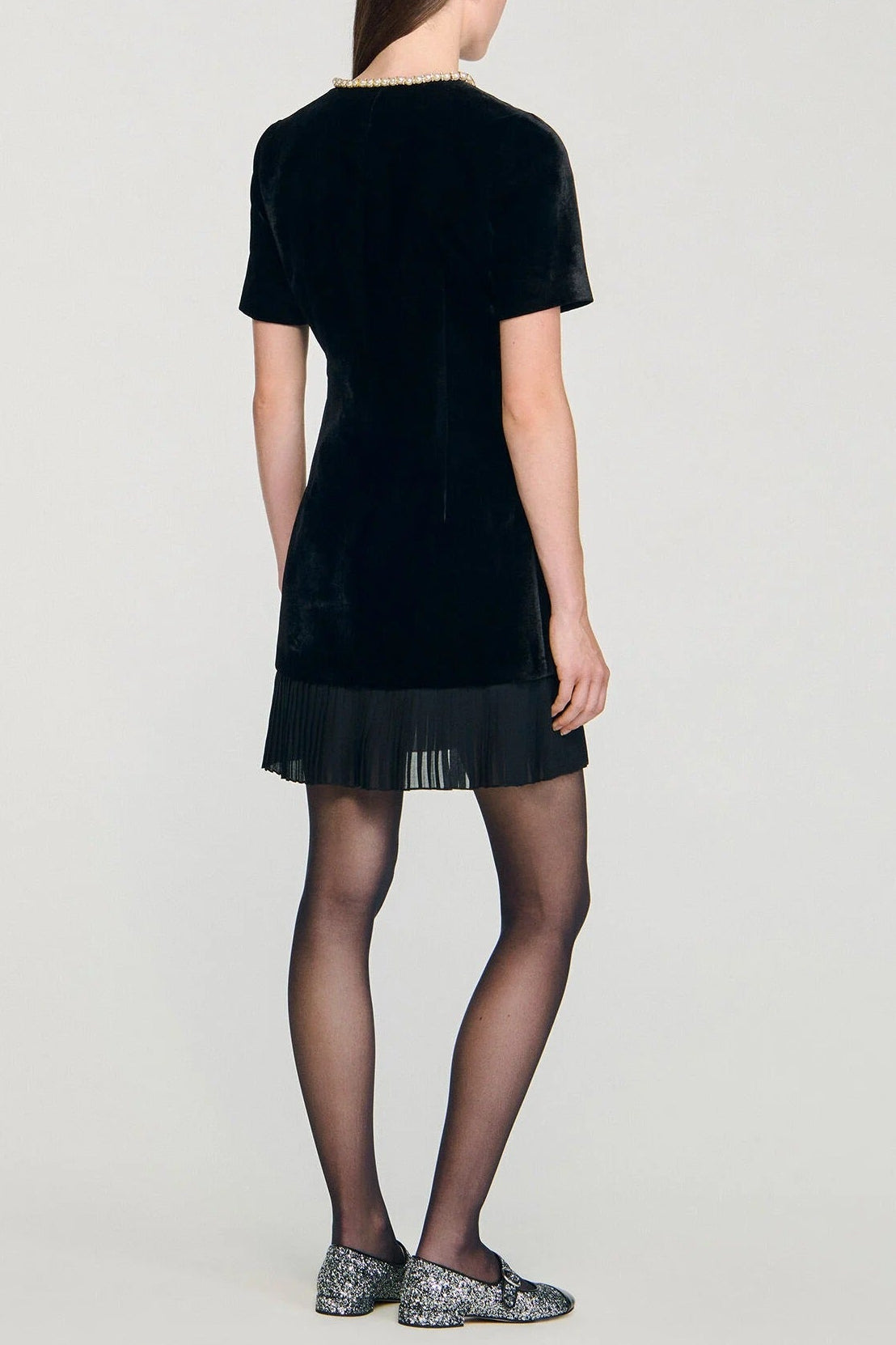 Pearl-trimmed collar zipper velvet pleated dress in black Avalabel